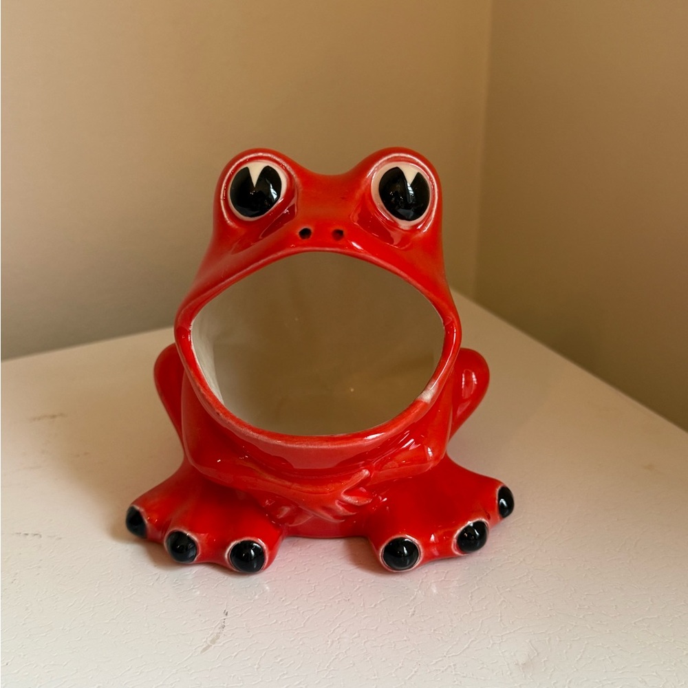 Vintage 1976 Red Ceramic Frog Sponge Holder | Signed Manioum | Kitchen Décor